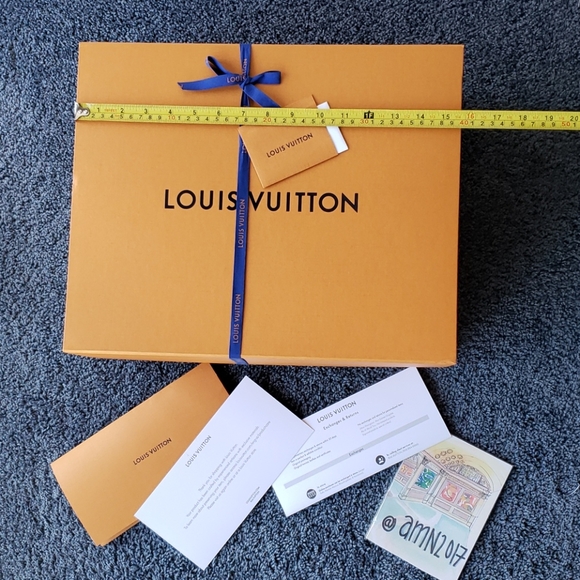 Louis Vuitton Gift Box and LV Ribbon - Picture 3 of 7